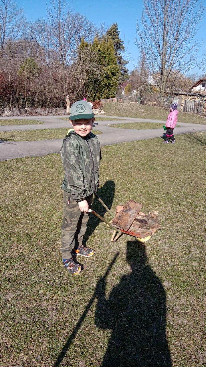 Práce na zahradě - 2