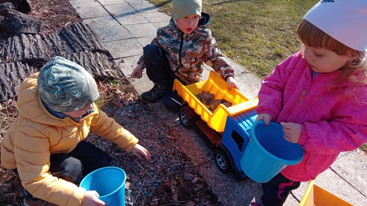 Práce na zahradě - 6