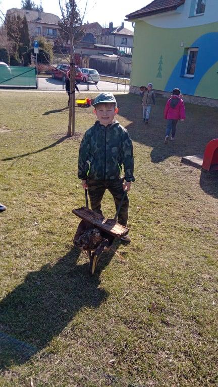 Práce na zahradě - 12