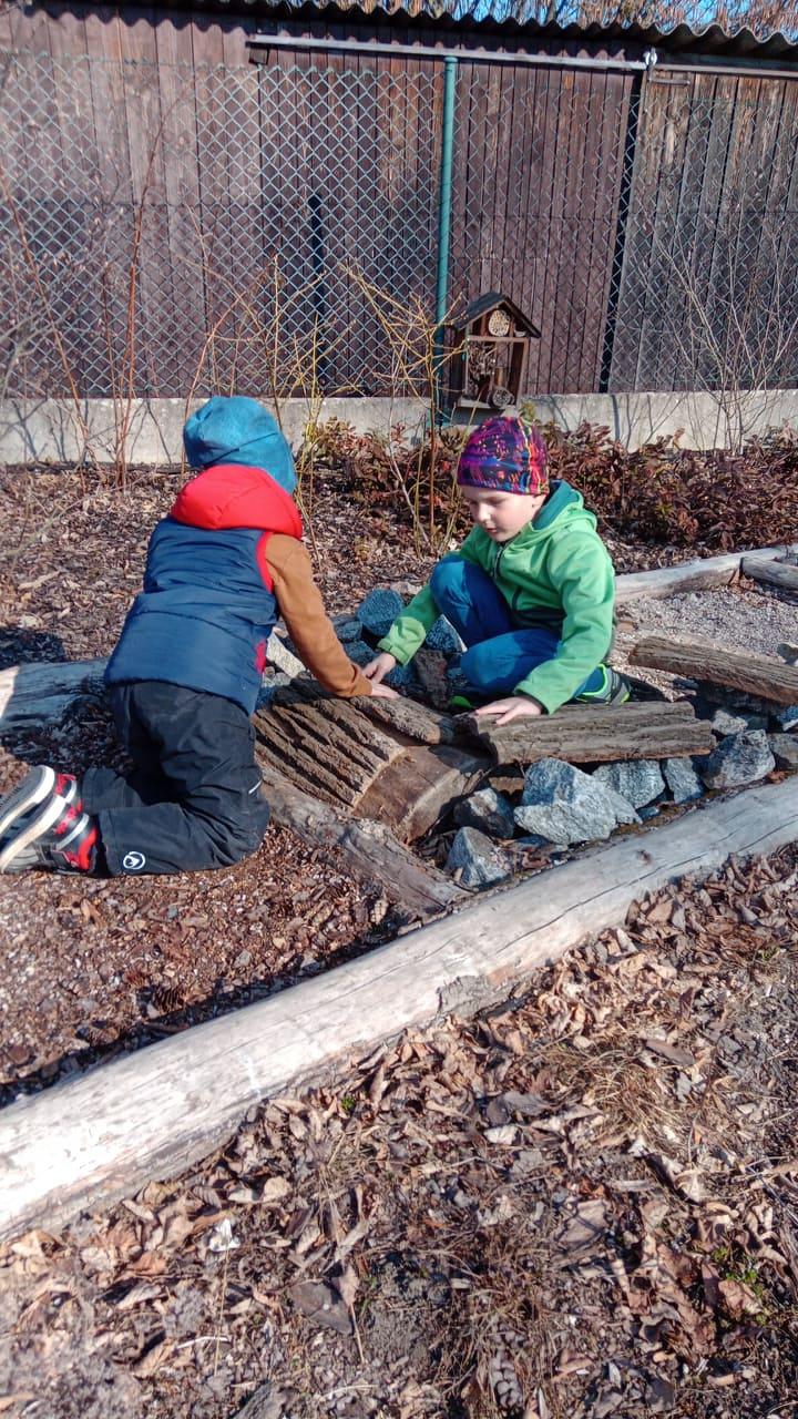 Práce na zahradě - 14