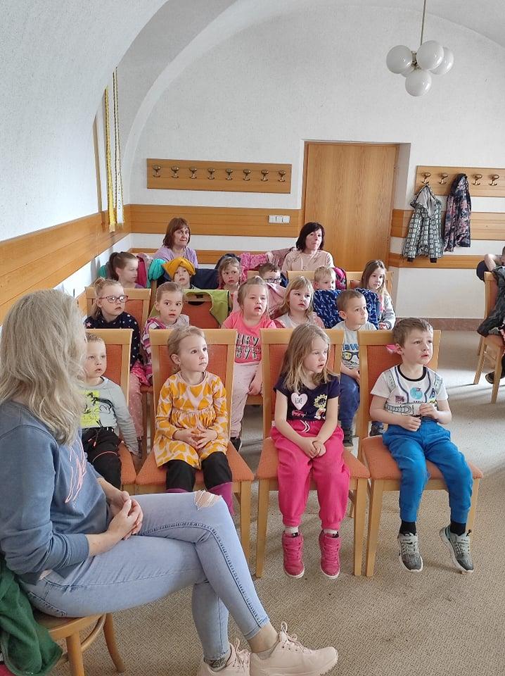 Přednáška p. Kubasy a návštěva hřiště - 4