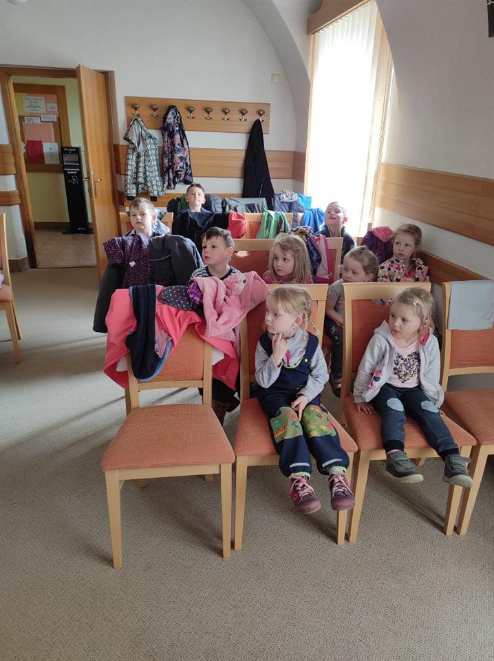 Přednáška p. Kubasy a návštěva hřiště - 13