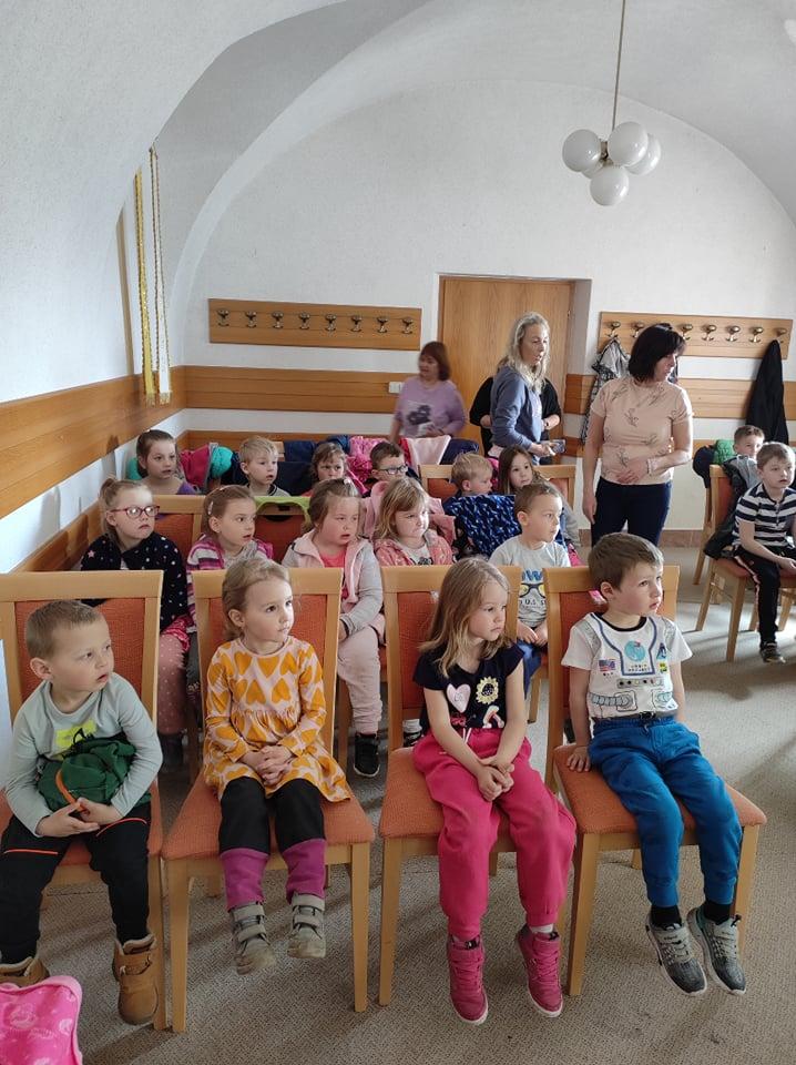 Přednáška p. Kubasy a návštěva hřiště - 16