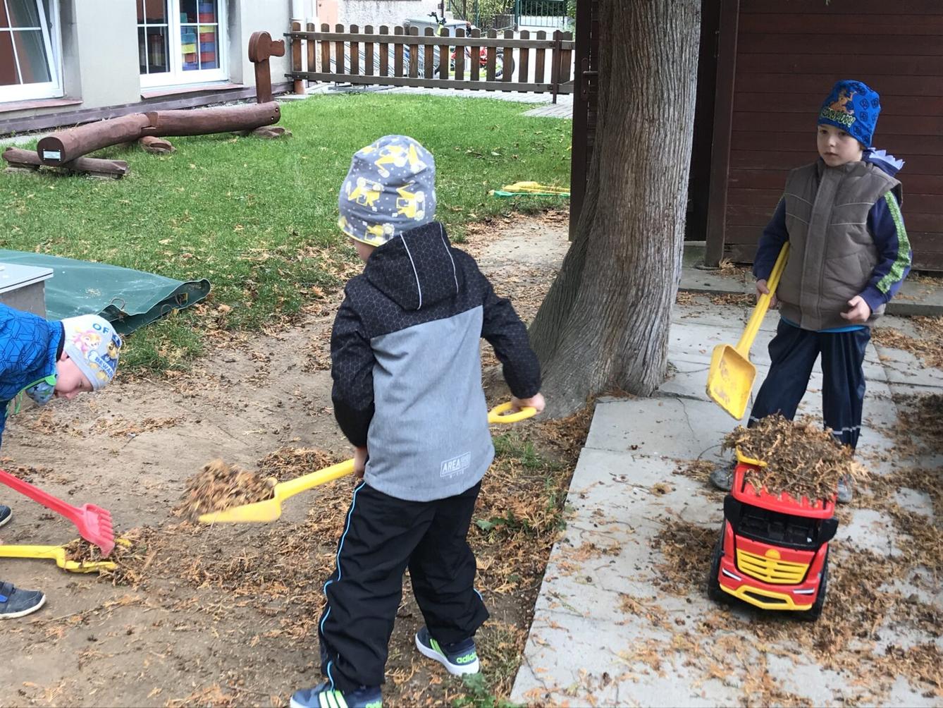 TVOŘENÍČKO: ,,LISTÍ ŽLOUTNE, POLETUJE" - 21