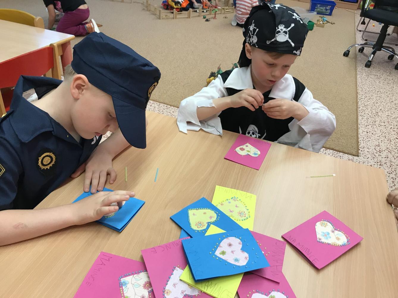 SOVIČKY: ,,MOJE MAMINKA MÁ SVÁTEK" - 24