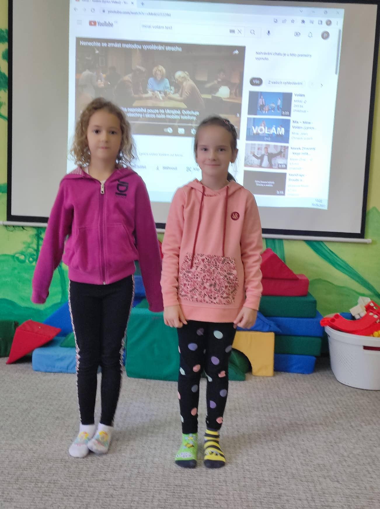 Zpívá celá družina - 3