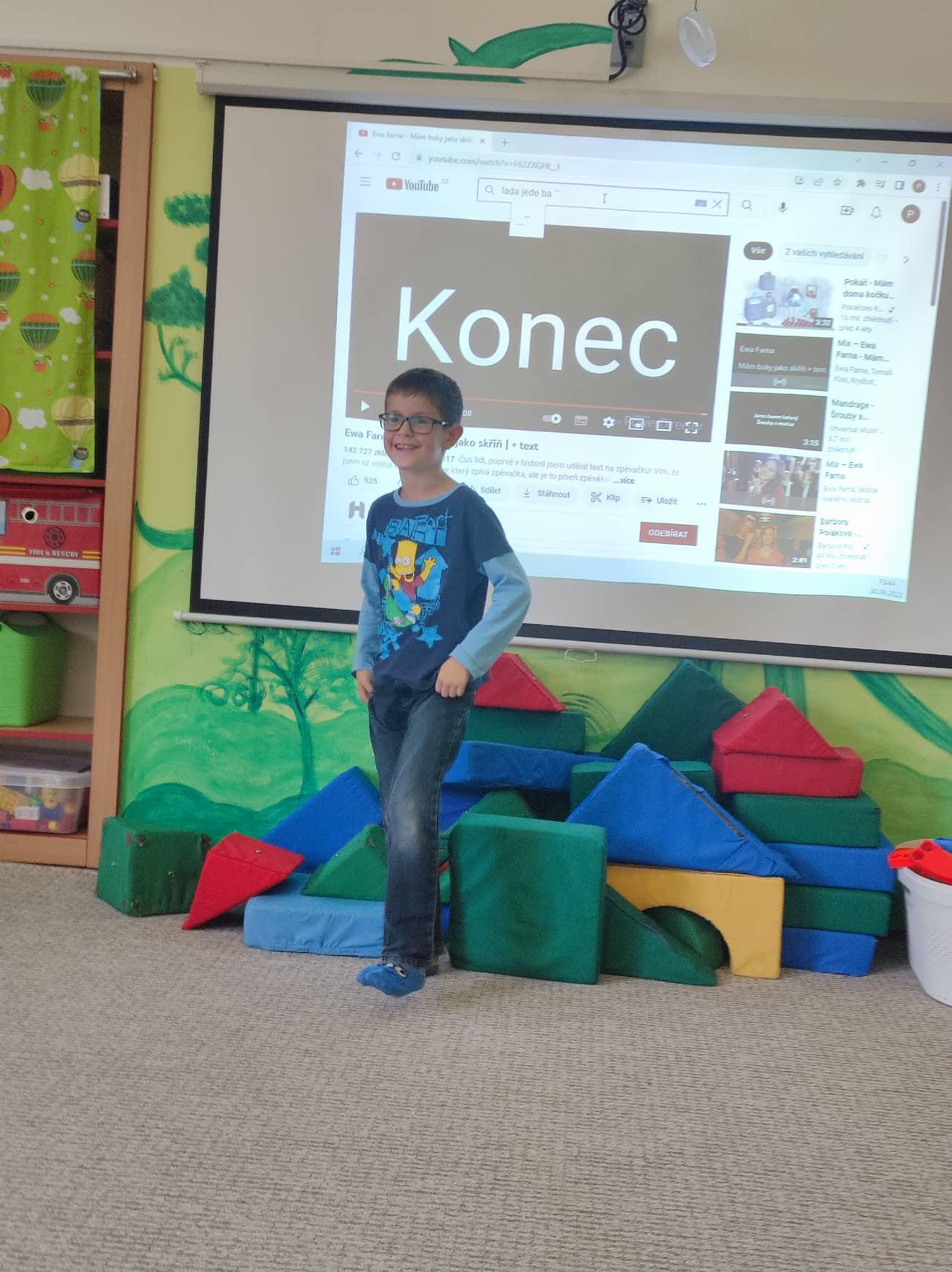 Zpívá celá družina - 4