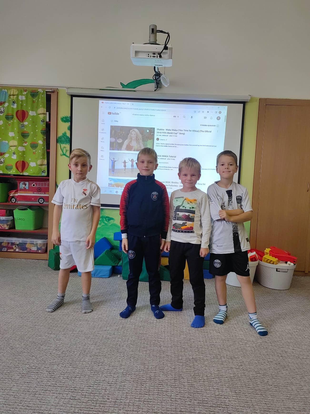 Zpívá celá družina - 8