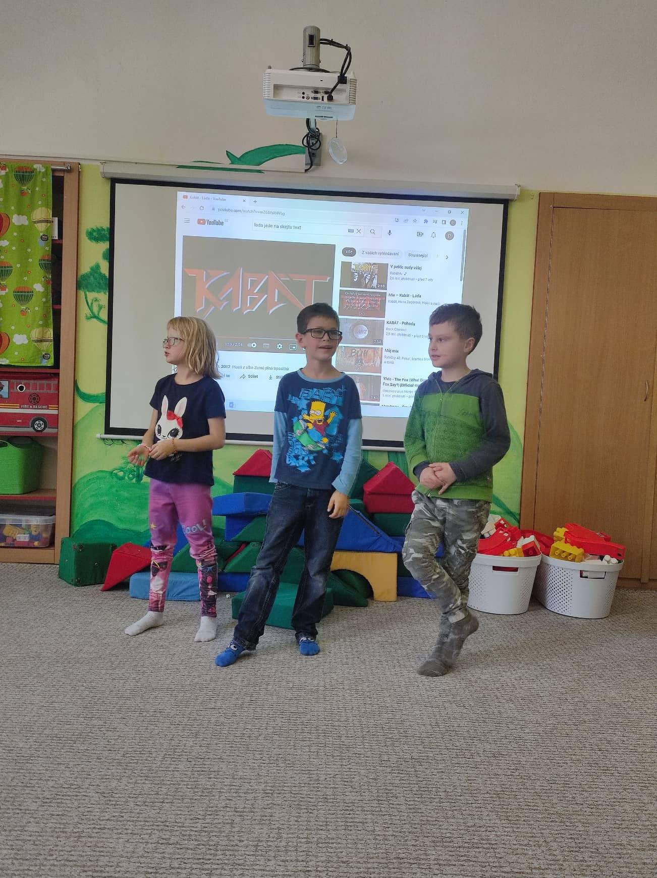 Zpívá celá družina - 11