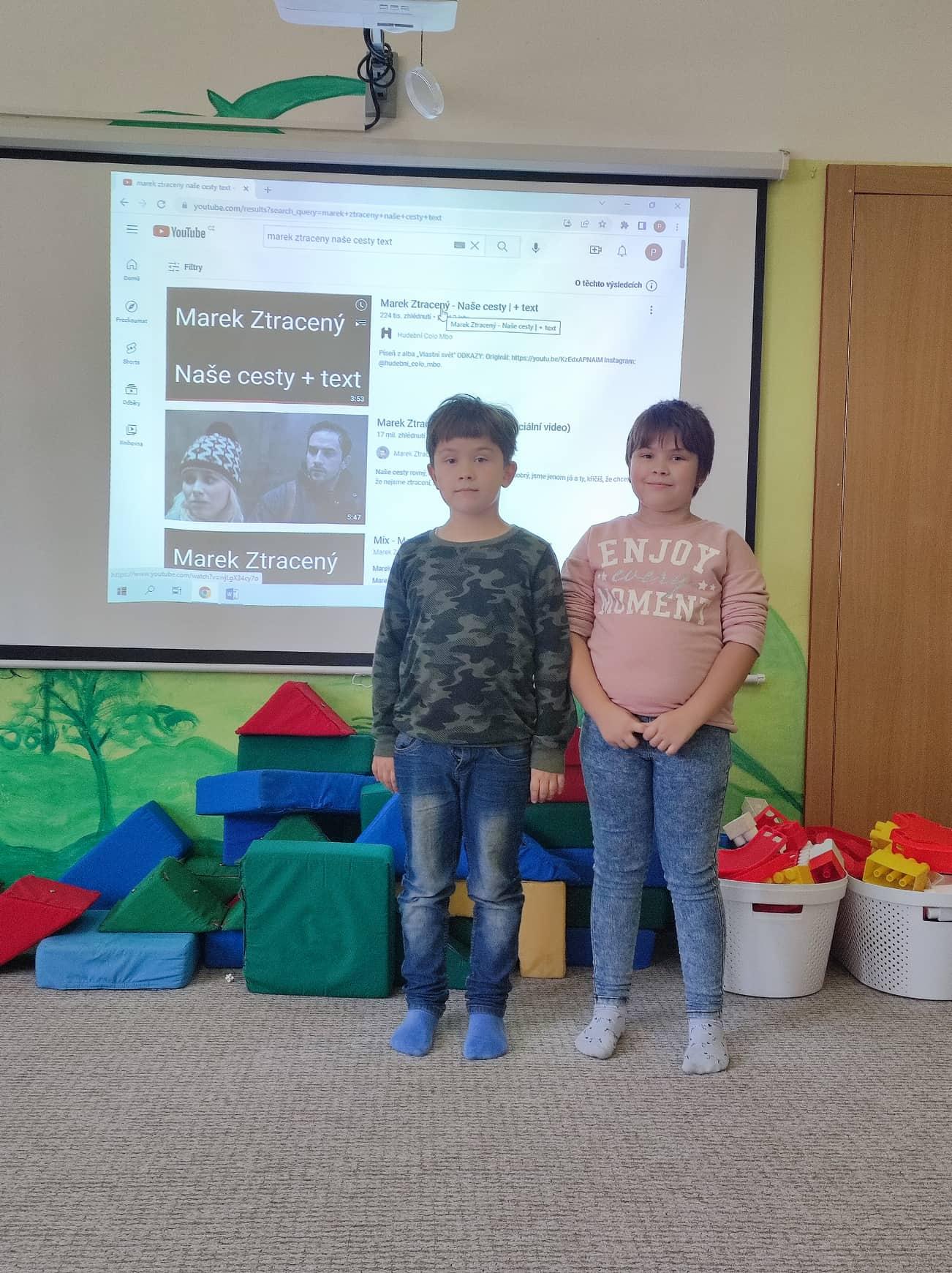 Zpívá celá družina - 12