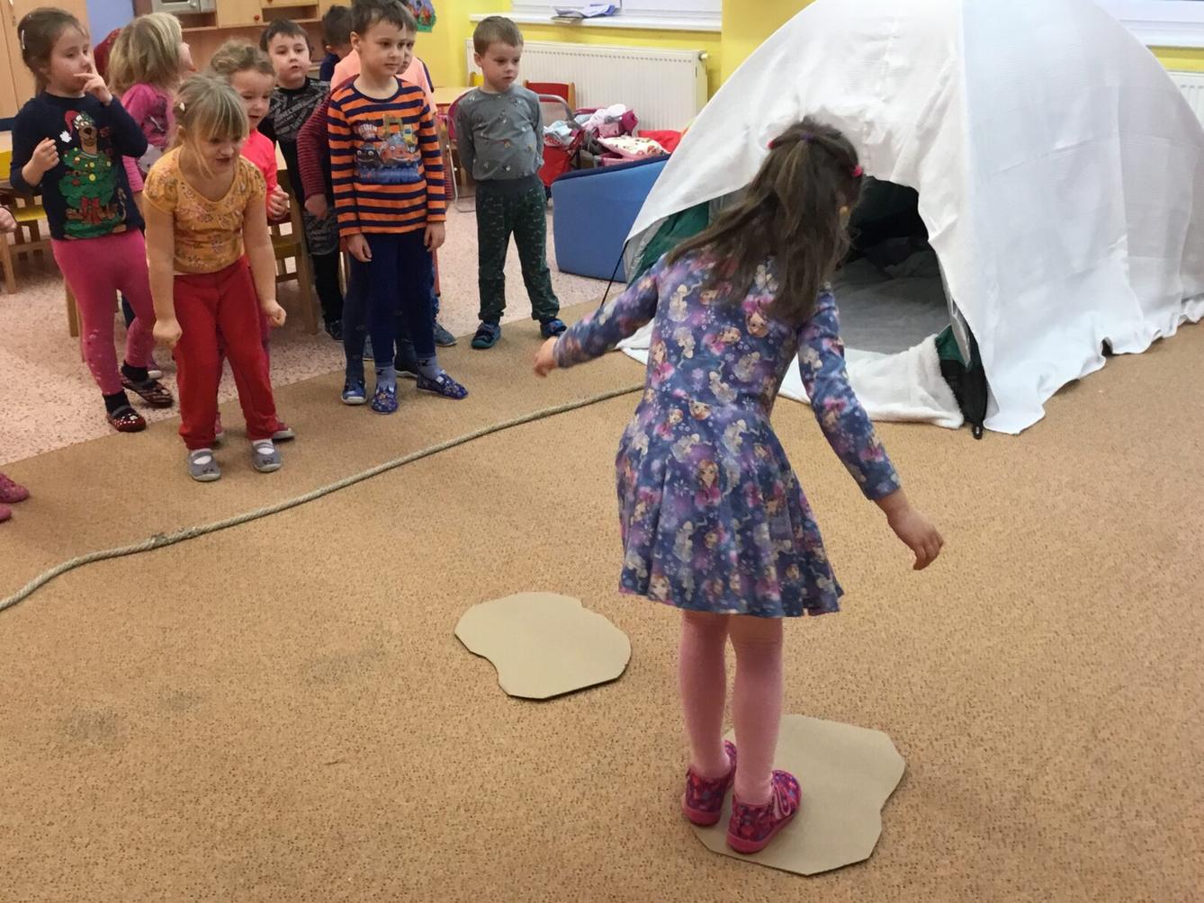 SOVIČKY: ,,ZIMNÍ RADOVÁNKY - VÝPRAVA NA SEVERNÍ A JIŽNÍ PÓL" - 25