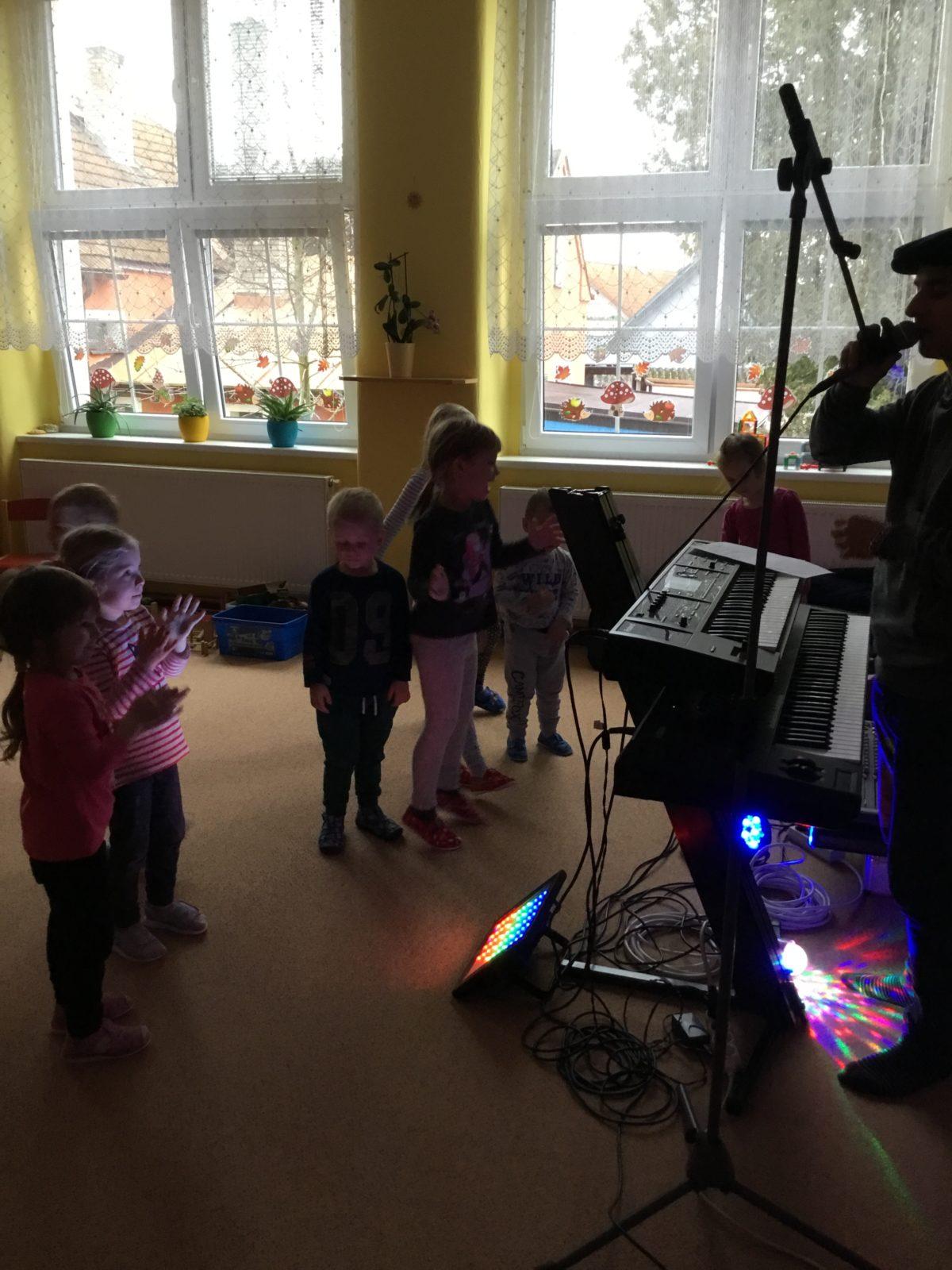 "RYTMICKÁ SHOW" v MŠ - 5