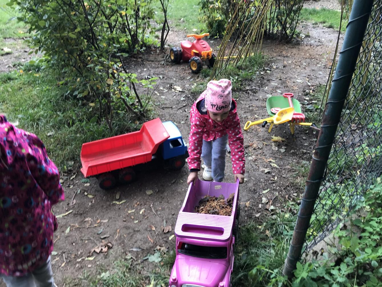 TVOŘENÍČKO: ,,LISTÍ ŽLOUTNE, POLETUJE" - 26