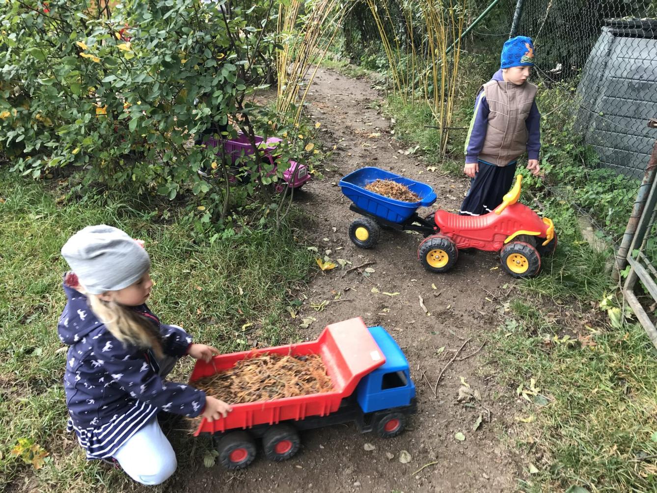 TVOŘENÍČKO: ,,LISTÍ ŽLOUTNE, POLETUJE" - 27