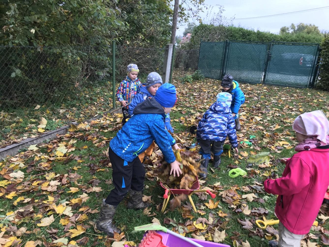 TVOŘENÍČKO: ,,LISTÍ ŽLOUTNE, POLETUJE" - 31