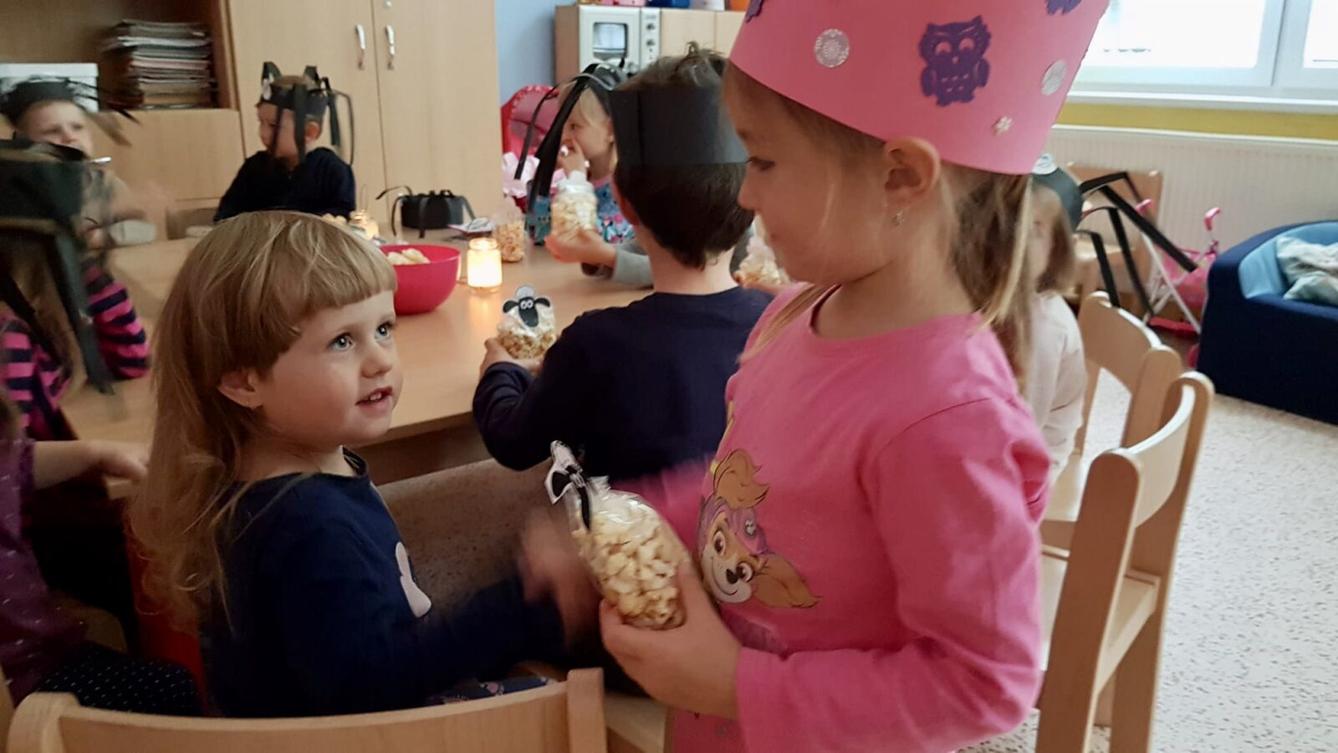 SLAVÍME: VENDULKA MĚLA NAROZENINY - 4