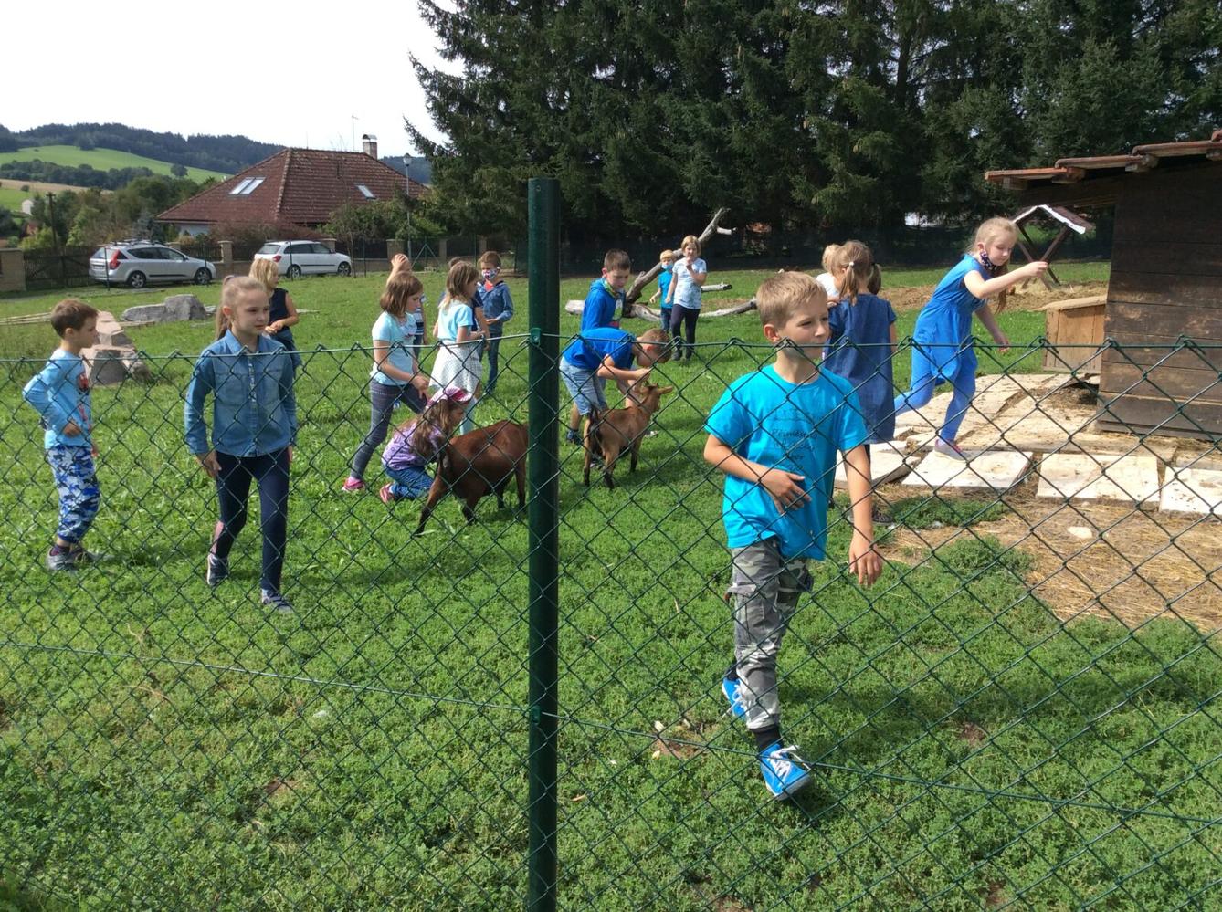 Družinka v zahradnictví - 3