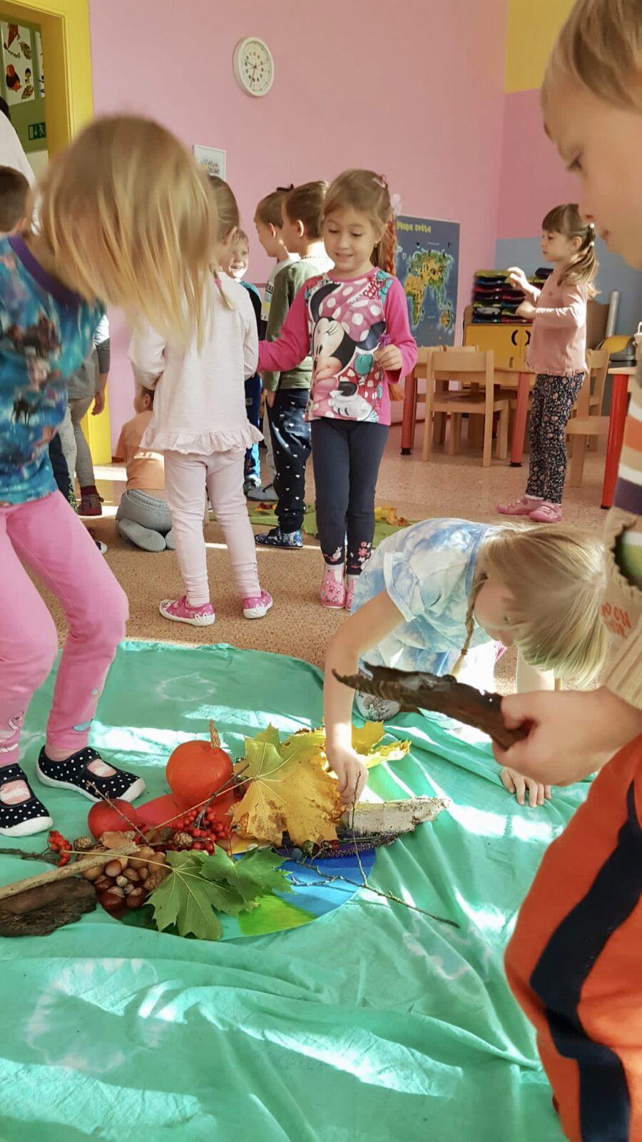 SOVIČKY: ,,LISTÍ ŽLOUTNE POLETUJE" - 48