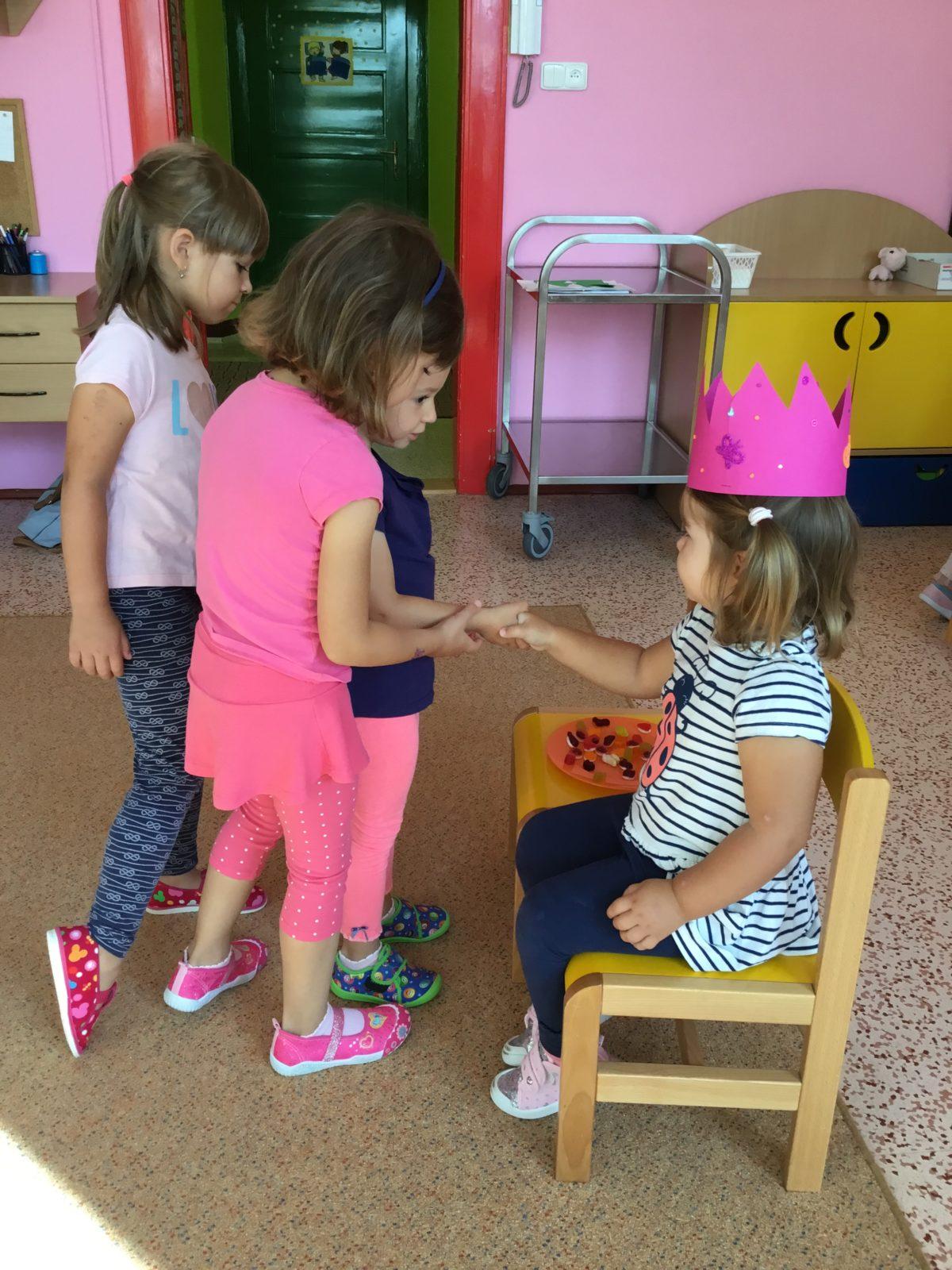 Broučci slaví: Adélka měla narozeniny - 3