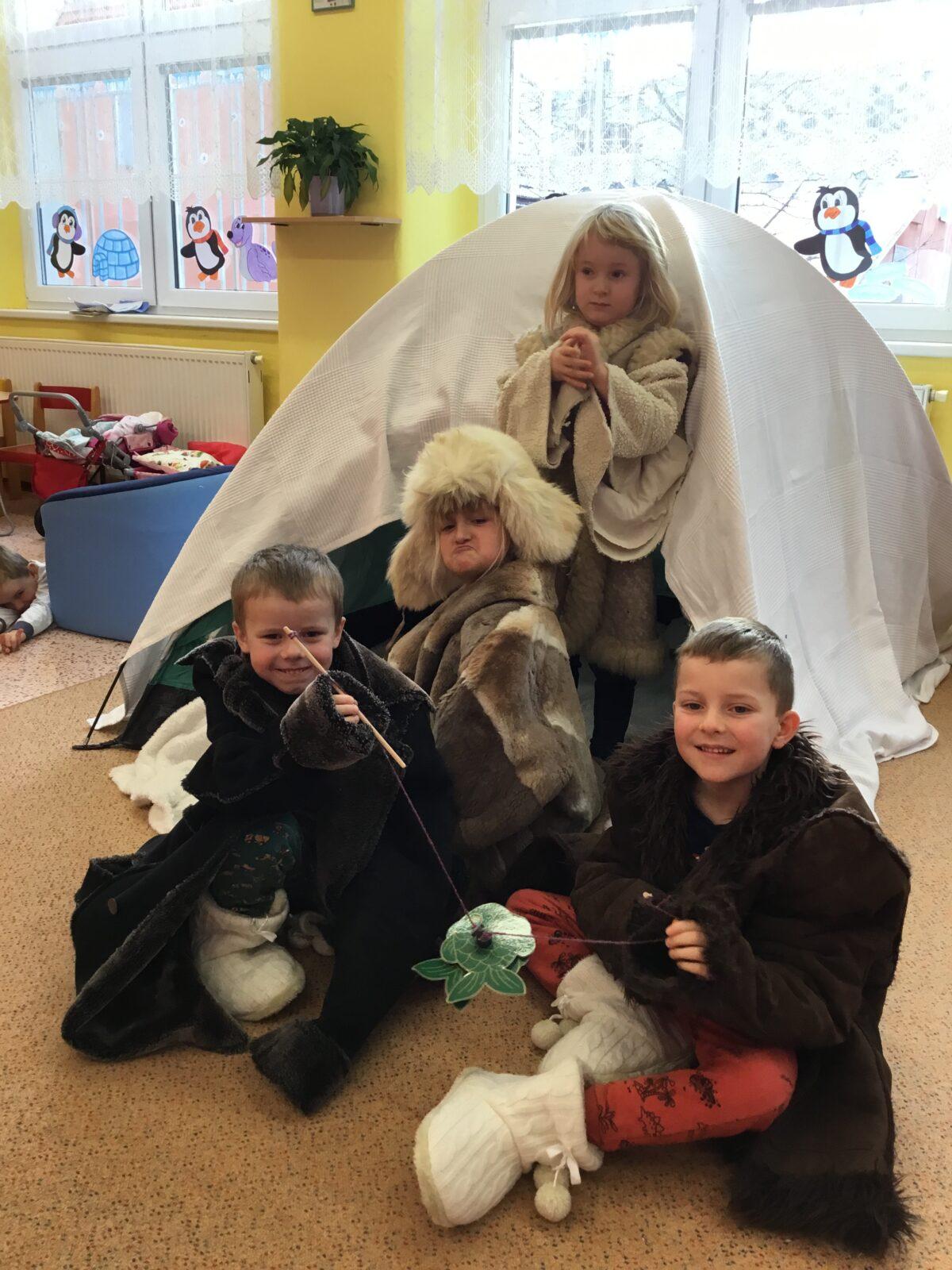 SOVIČKY: ,,ZIMNÍ RADOVÁNKY - VÝPRAVA NA SEVERNÍ A JIŽNÍ PÓL" - 51