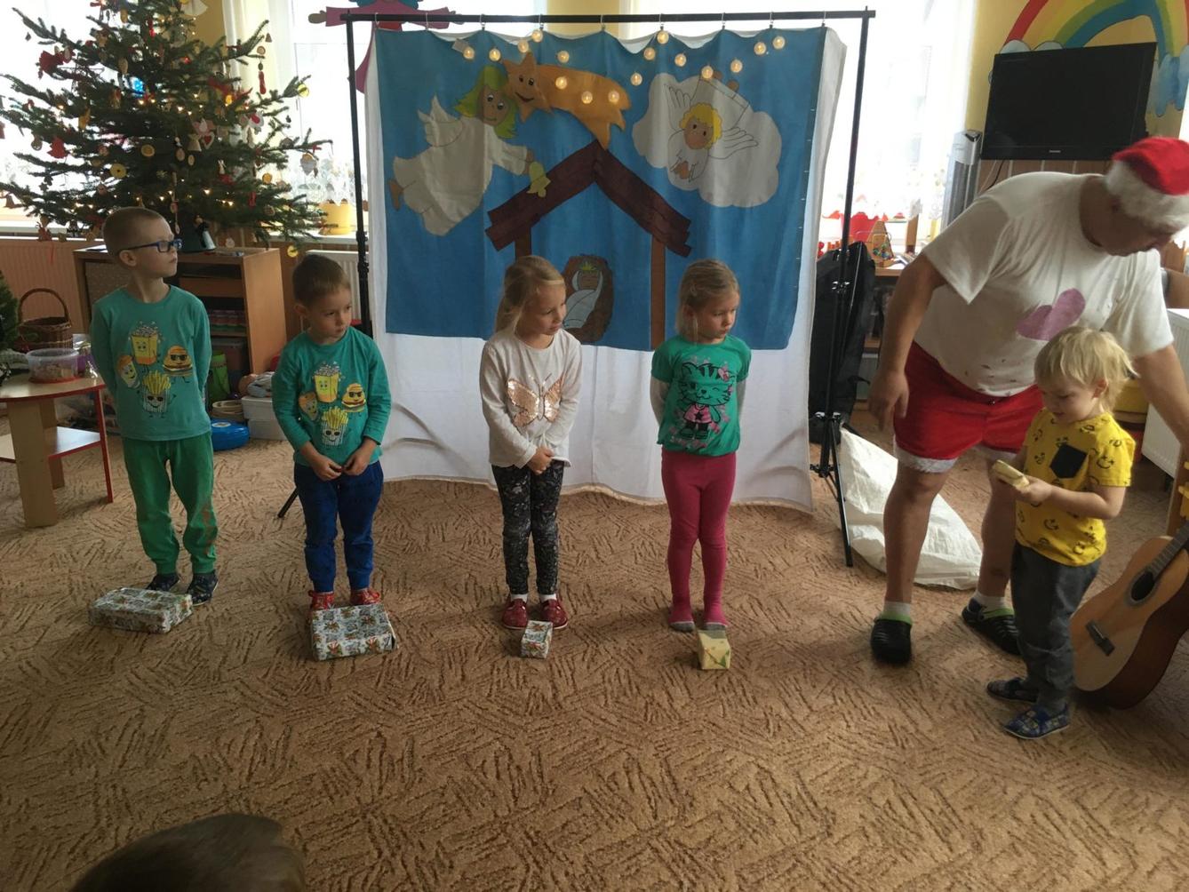 Divadlo - JAK SI JEŽÍŠEK UŽIL ČESKÉ VÁNOCE - 4