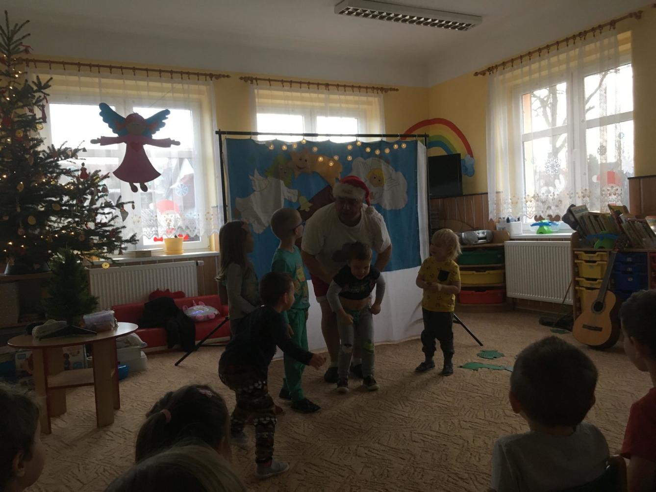 Divadlo - JAK SI JEŽÍŠEK UŽIL ČESKÉ VÁNOCE - 6