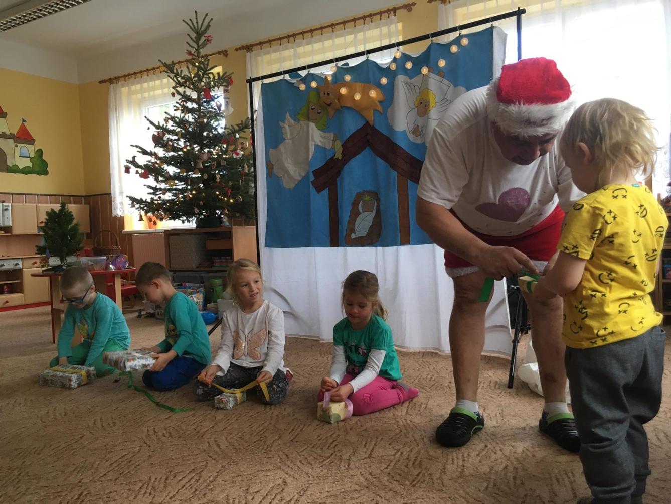 Divadlo - JAK SI JEŽÍŠEK UŽIL ČESKÉ VÁNOCE - 16