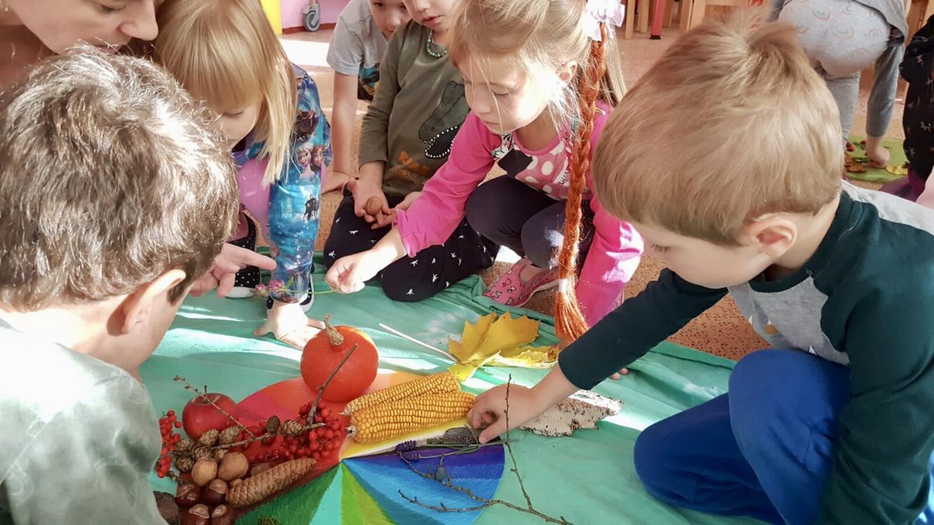 SOVIČKY: ,,LISTÍ ŽLOUTNE POLETUJE" - 52