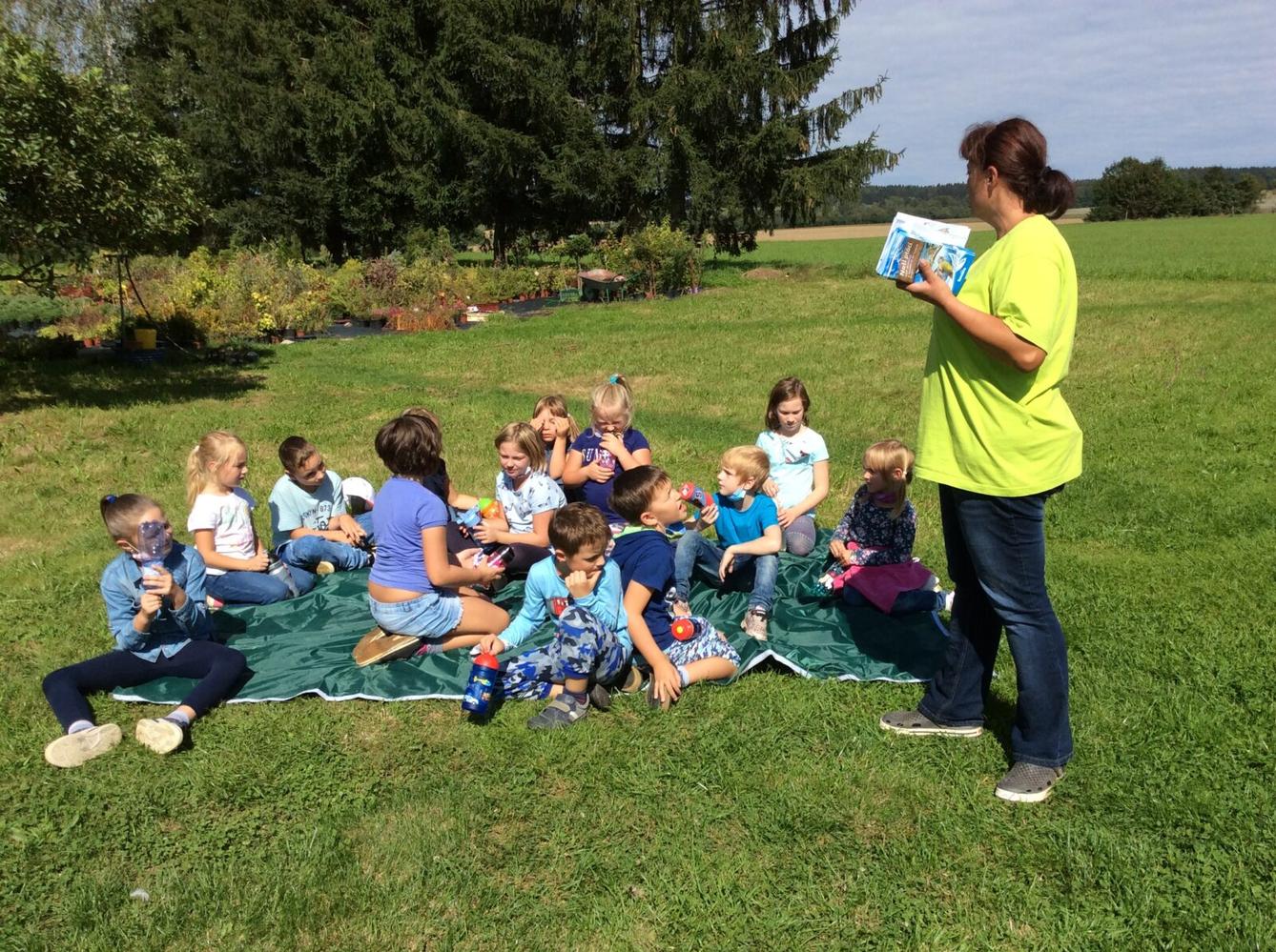 Družinka v zahradnictví - 11