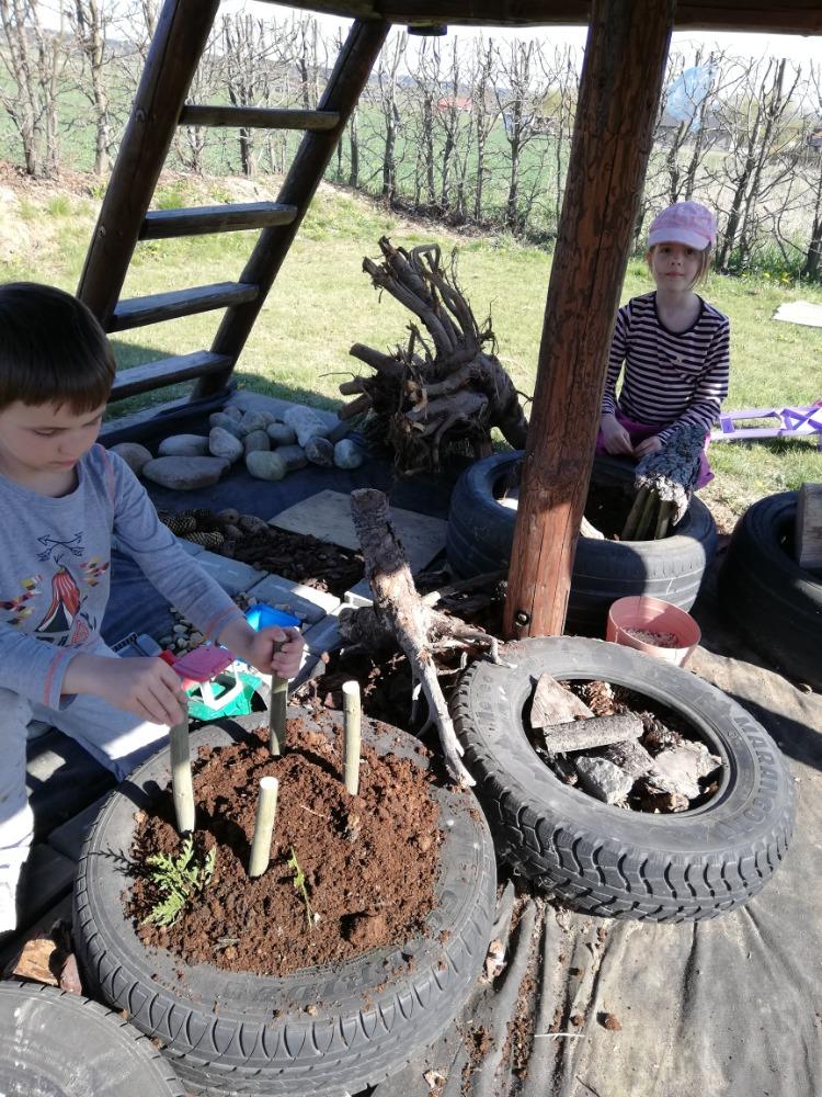 Výstupy druháčků z domácího učení 26. 4. - 1