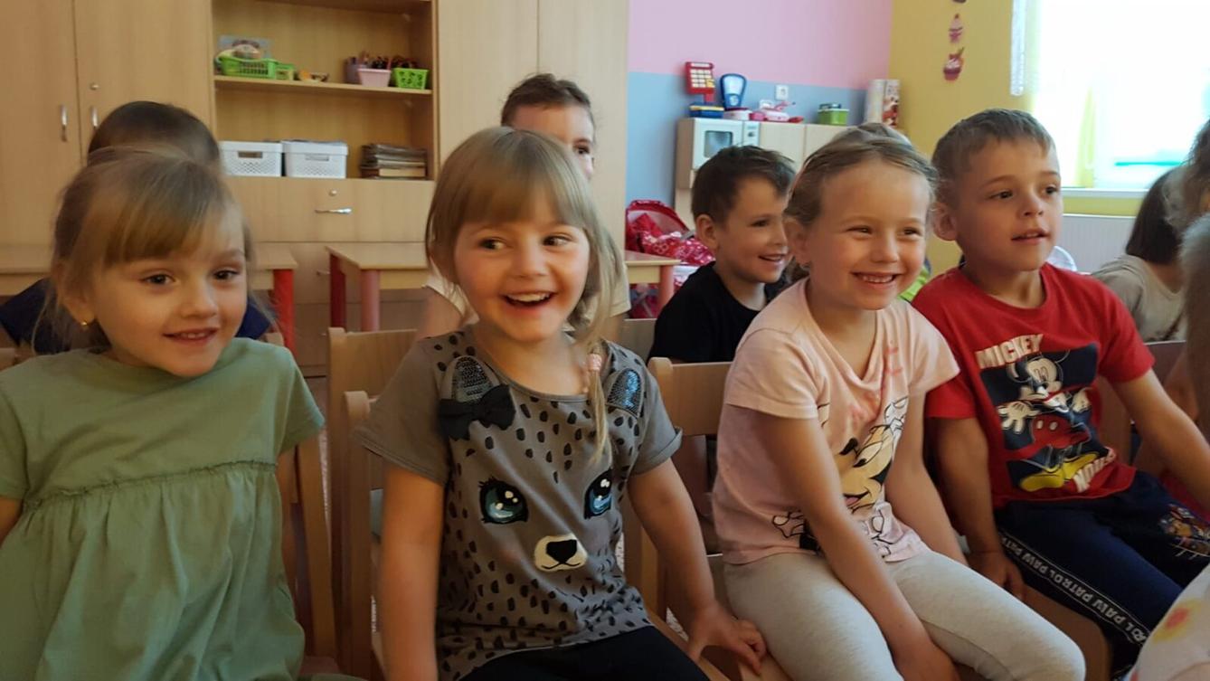 loutkové divadlo: ,,neposlušná kůzlátka" - 9