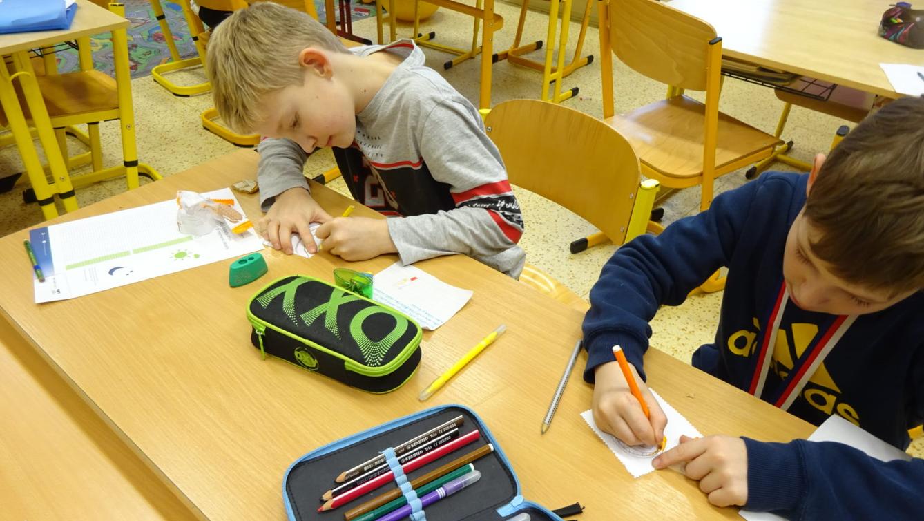 Listopad-Svátek Pohlednic a poštovní známky - 10