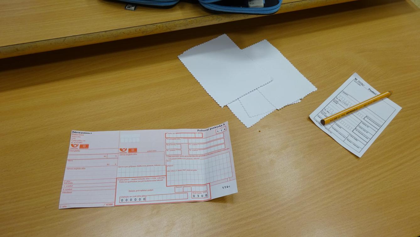 Listopad-Svátek Pohlednic a poštovní známky - 12