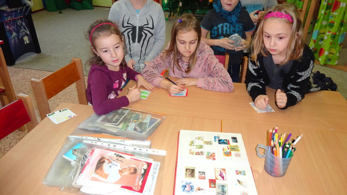 Listopad-Svátek Pohlednic a poštovní známky - 13