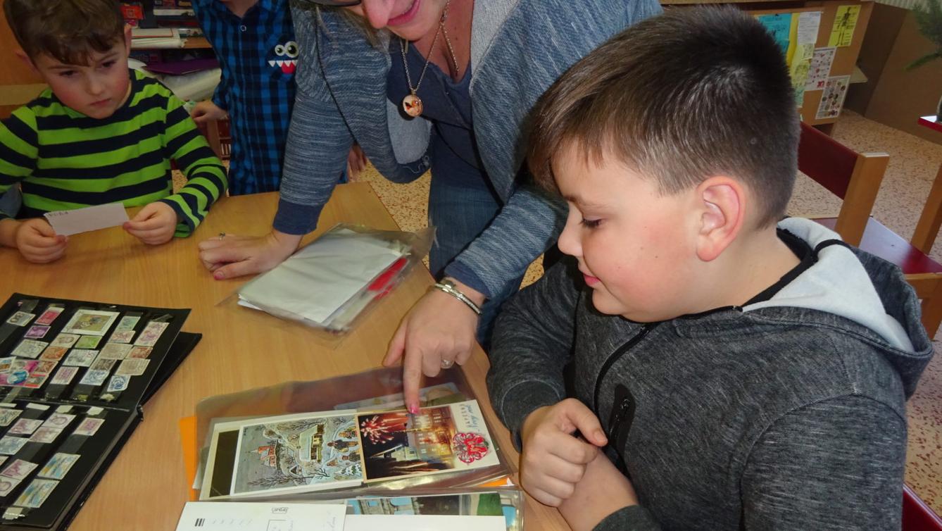 Listopad-Svátek Pohlednic a poštovní známky - 15