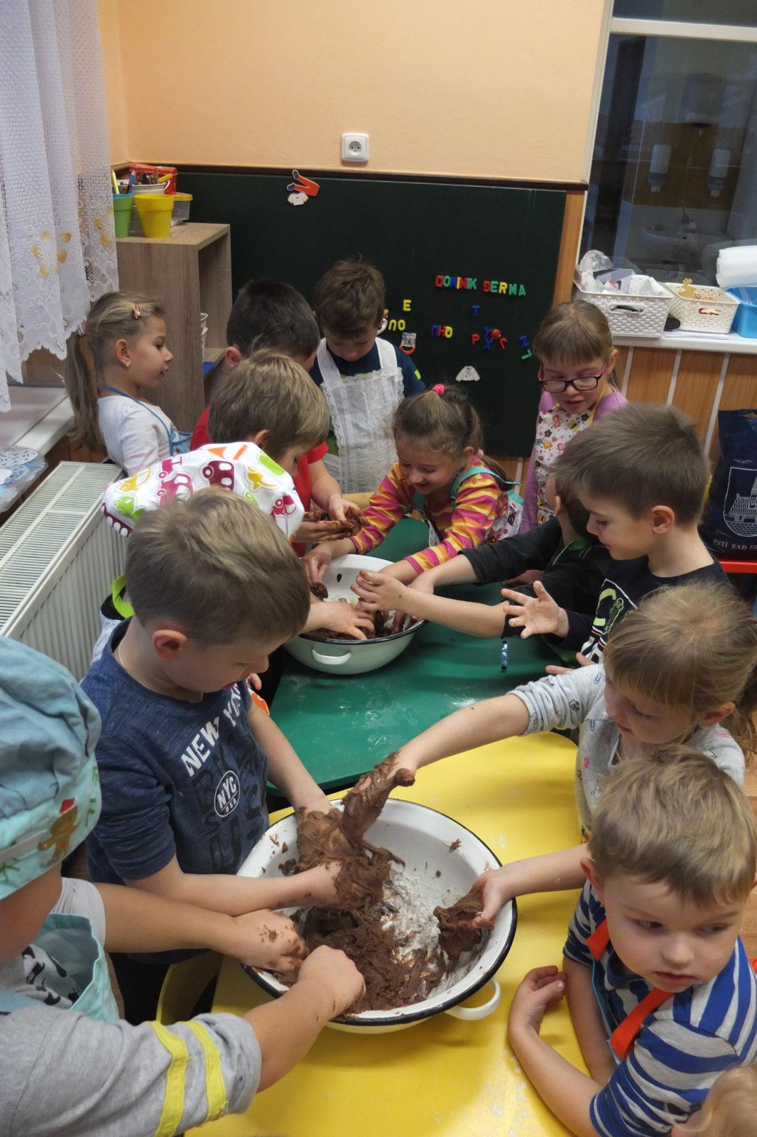 Pečení perníčků 27.11.2018 - 17