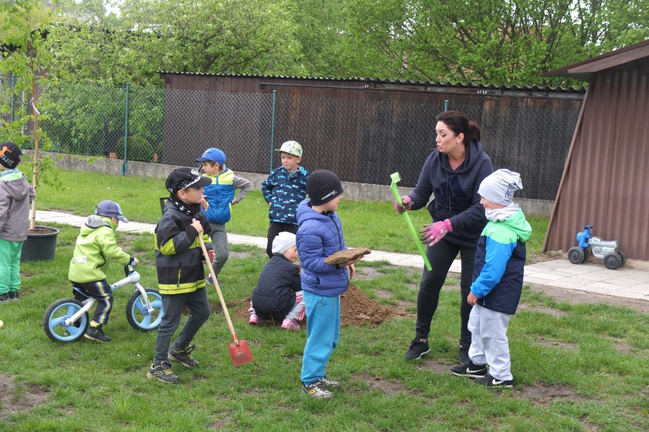 Sázení keříků s rodiči - 31