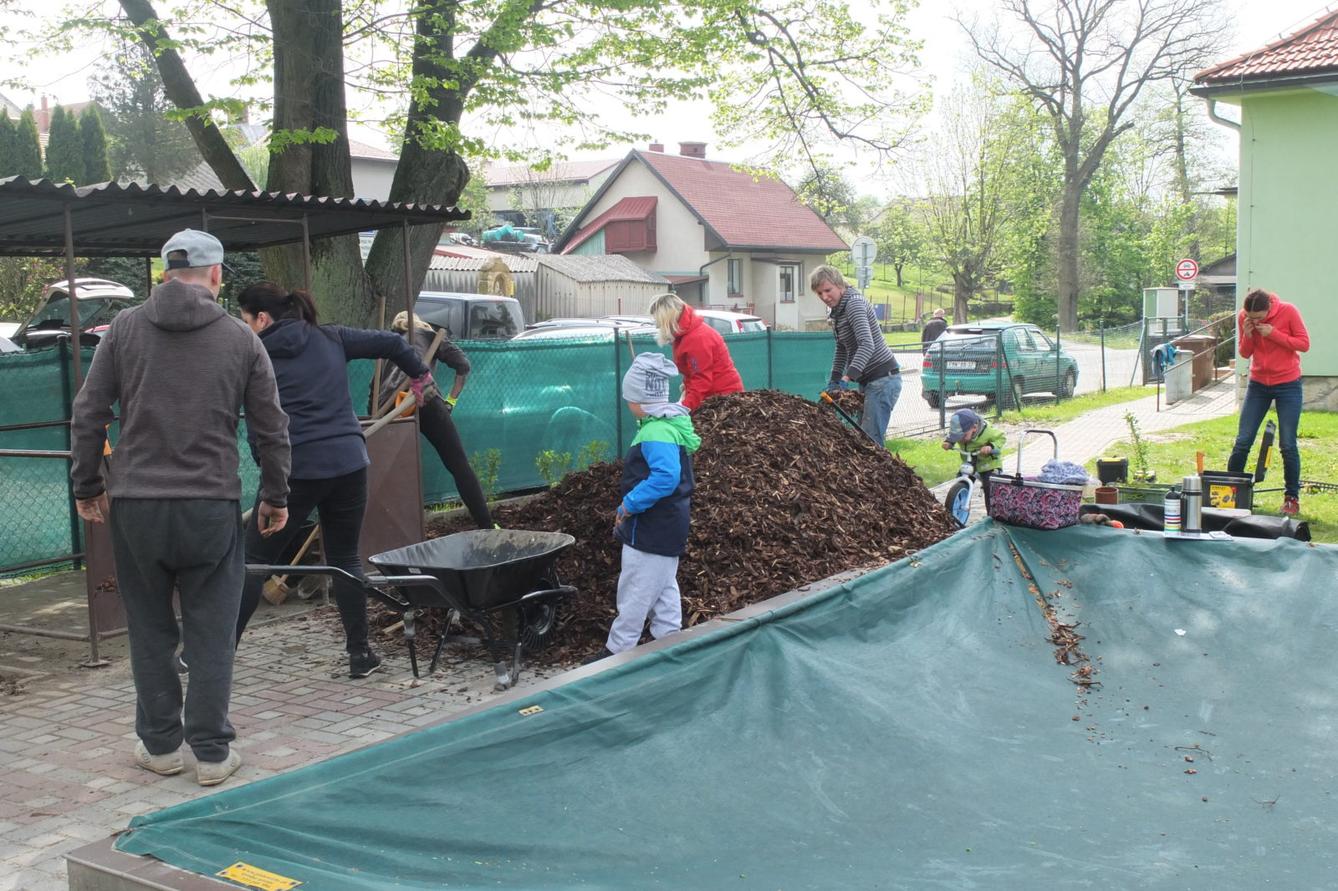 Sázení keříků s rodiči - 52