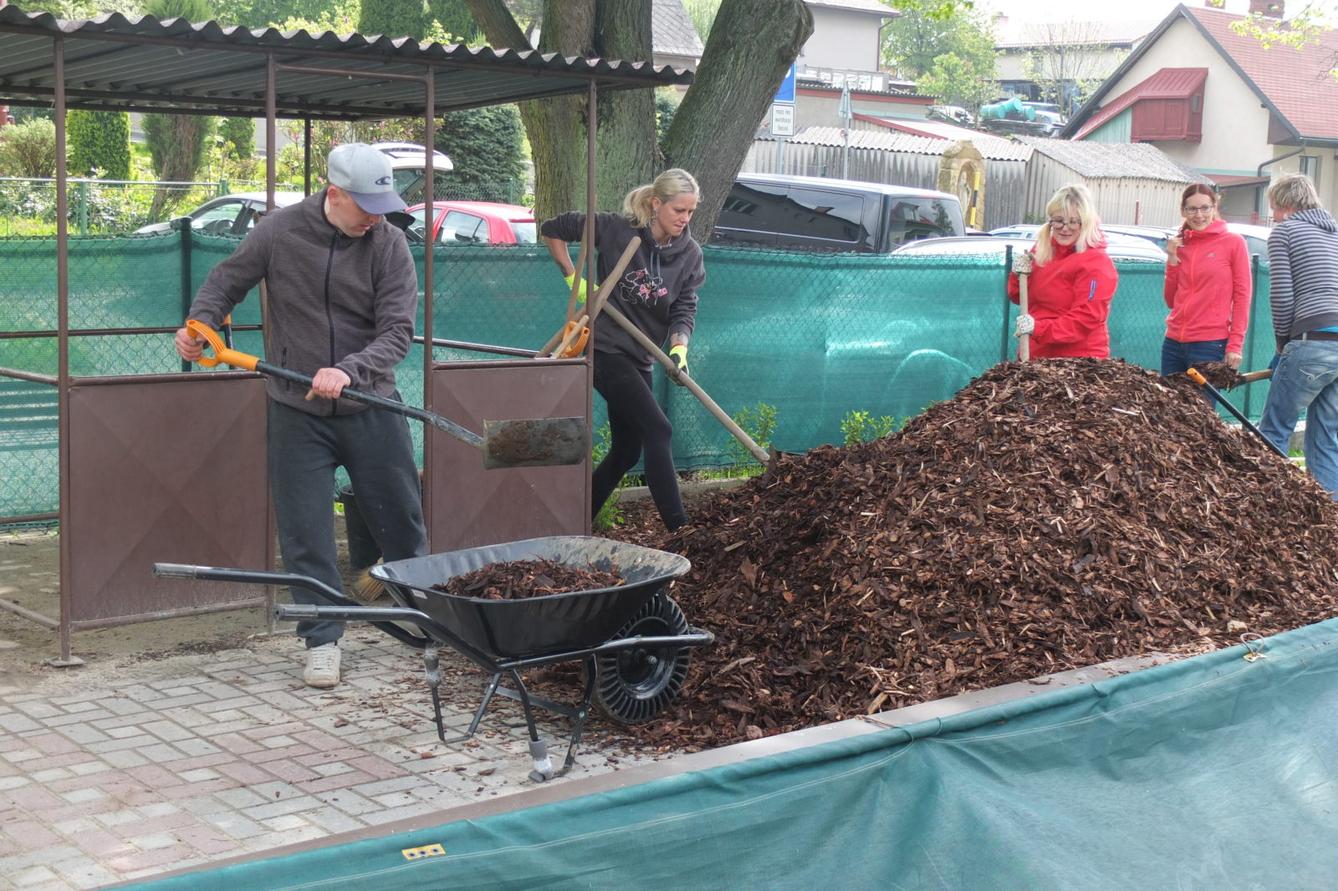 Sázení keříků s rodiči - 54