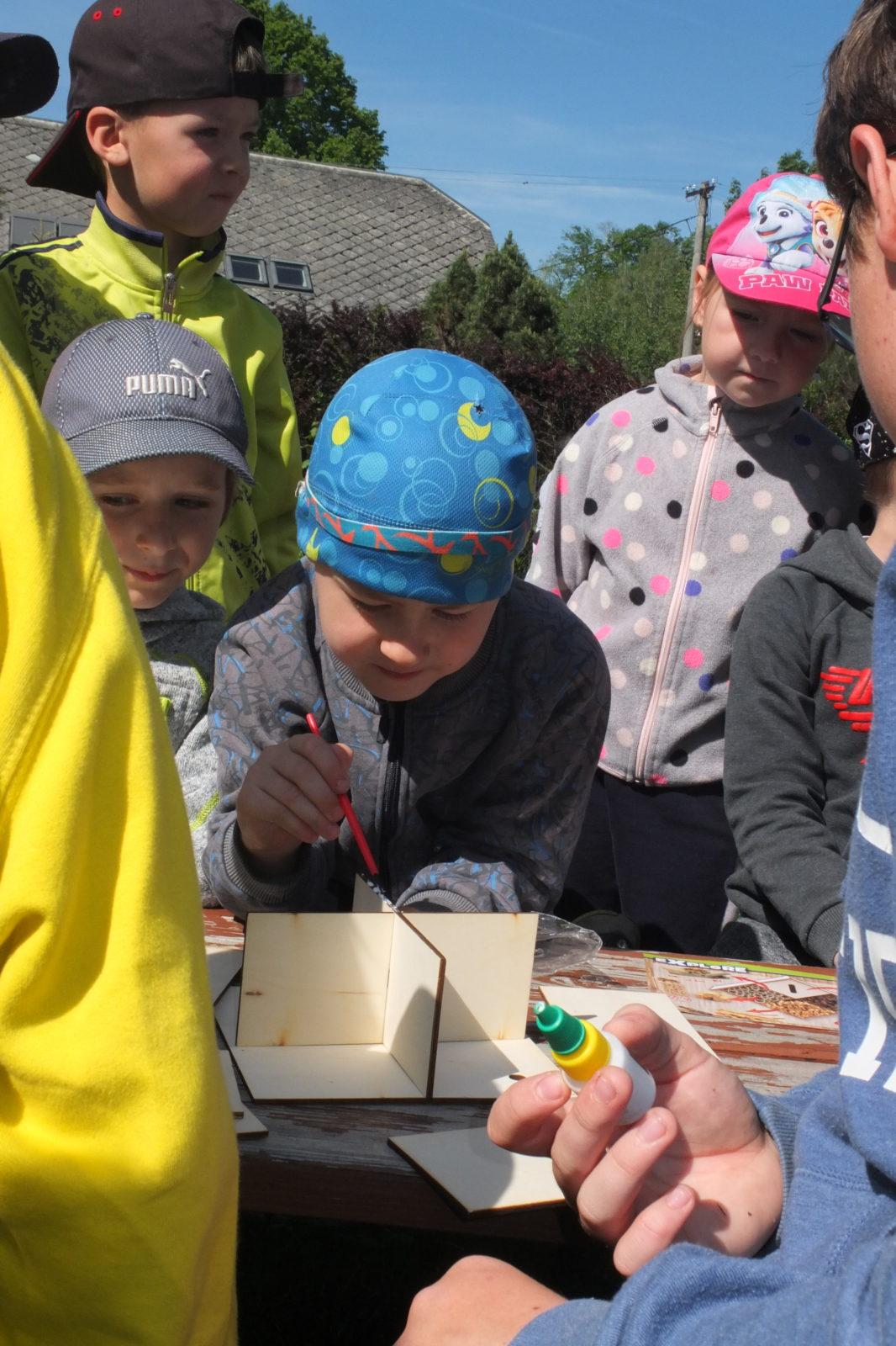 Tvorba hmyzích domečků s deváťáky - 7