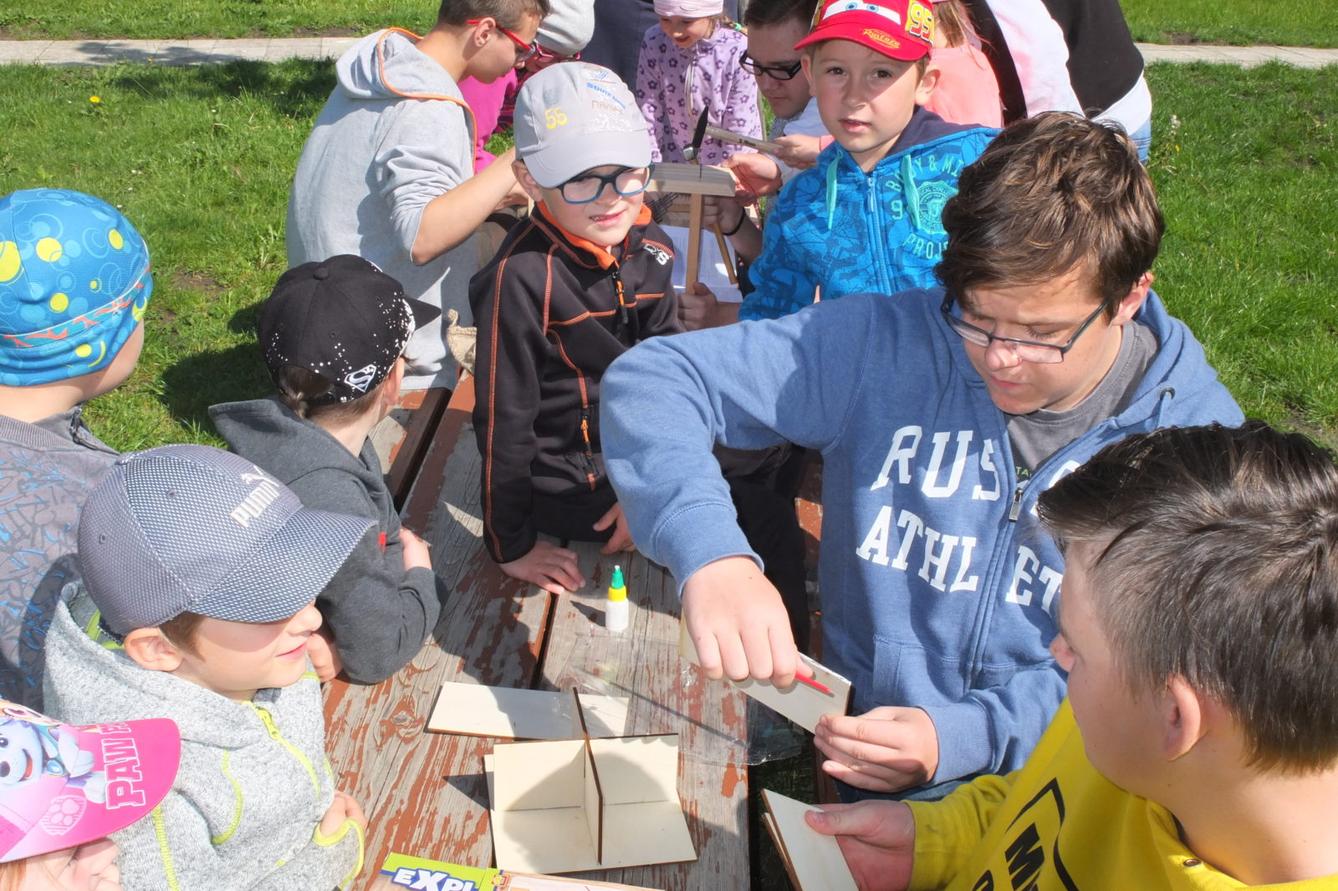 Tvorba hmyzích domečků s deváťáky - 17