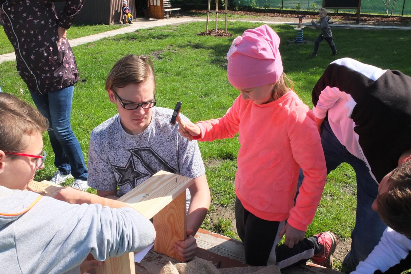 Tvorba hmyzích domečků s deváťáky - 20