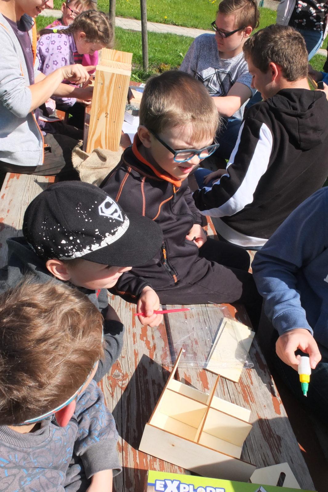 Tvorba hmyzích domečků s deváťáky - 32