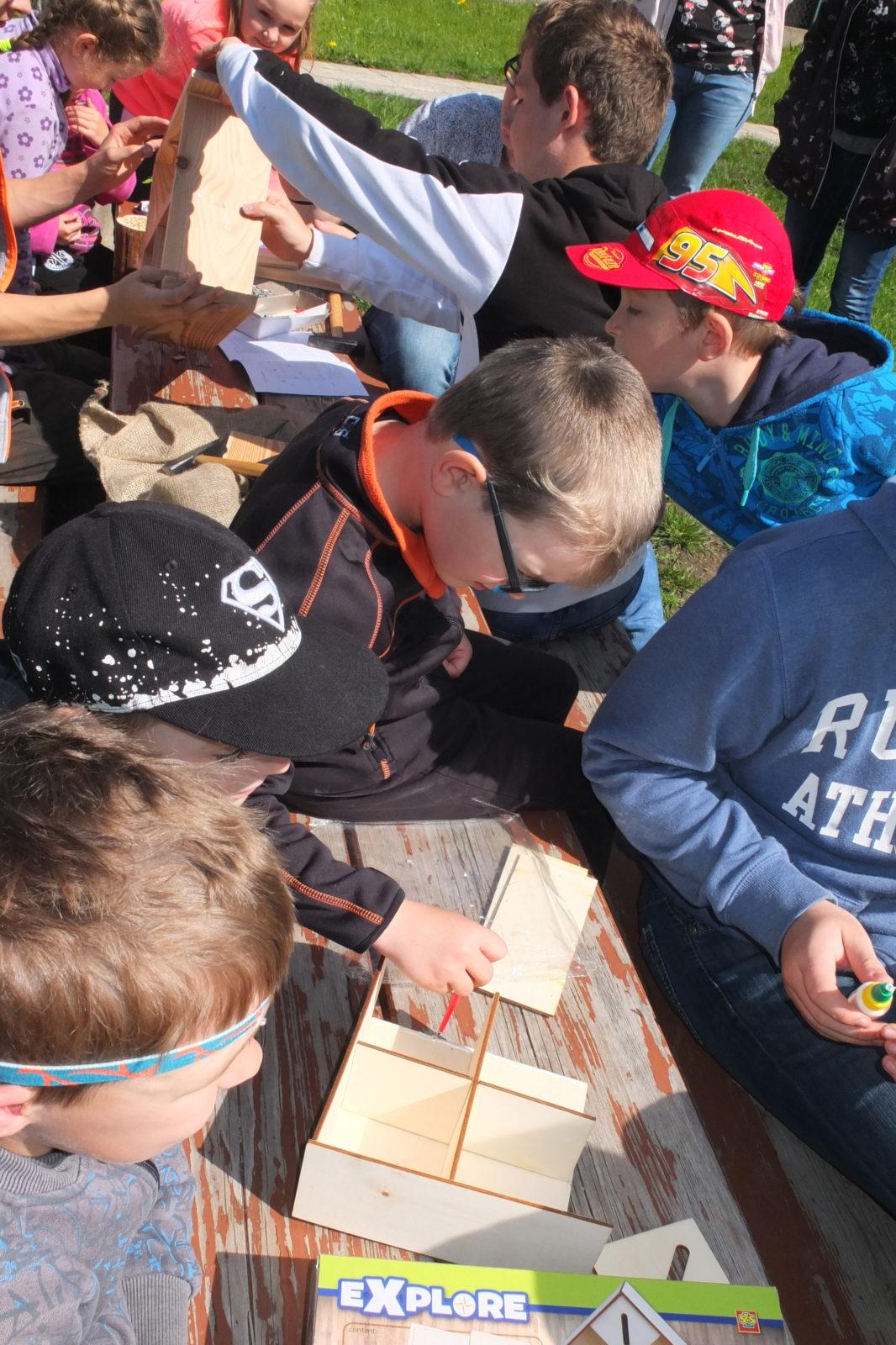 Tvorba hmyzích domečků s deváťáky - 33