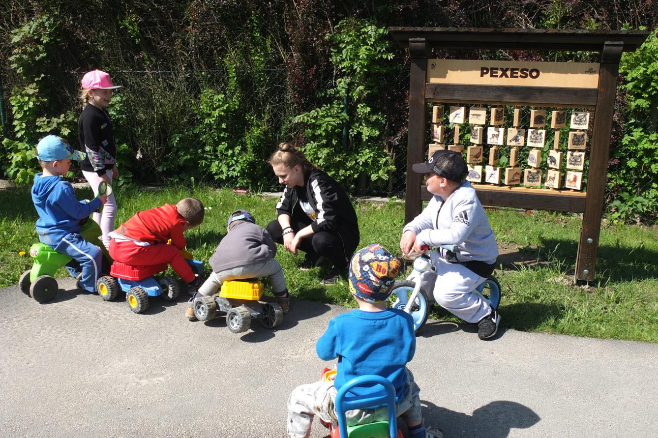 Tvorba hmyzích domečků s deváťáky - 37