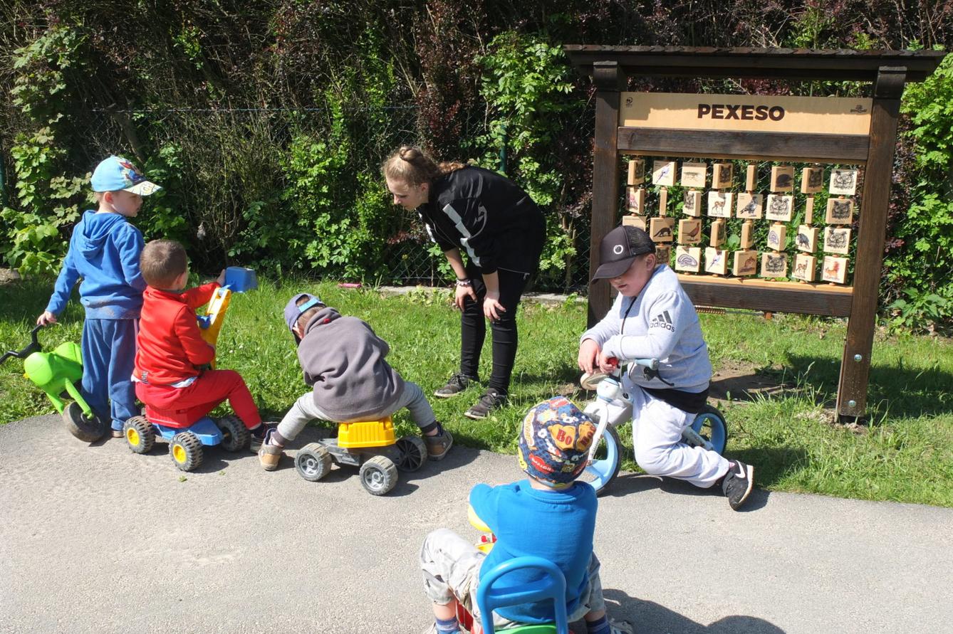 Tvorba hmyzích domečků s deváťáky - 39