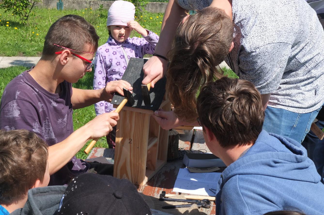 Tvorba hmyzích domečků s deváťáky - 40