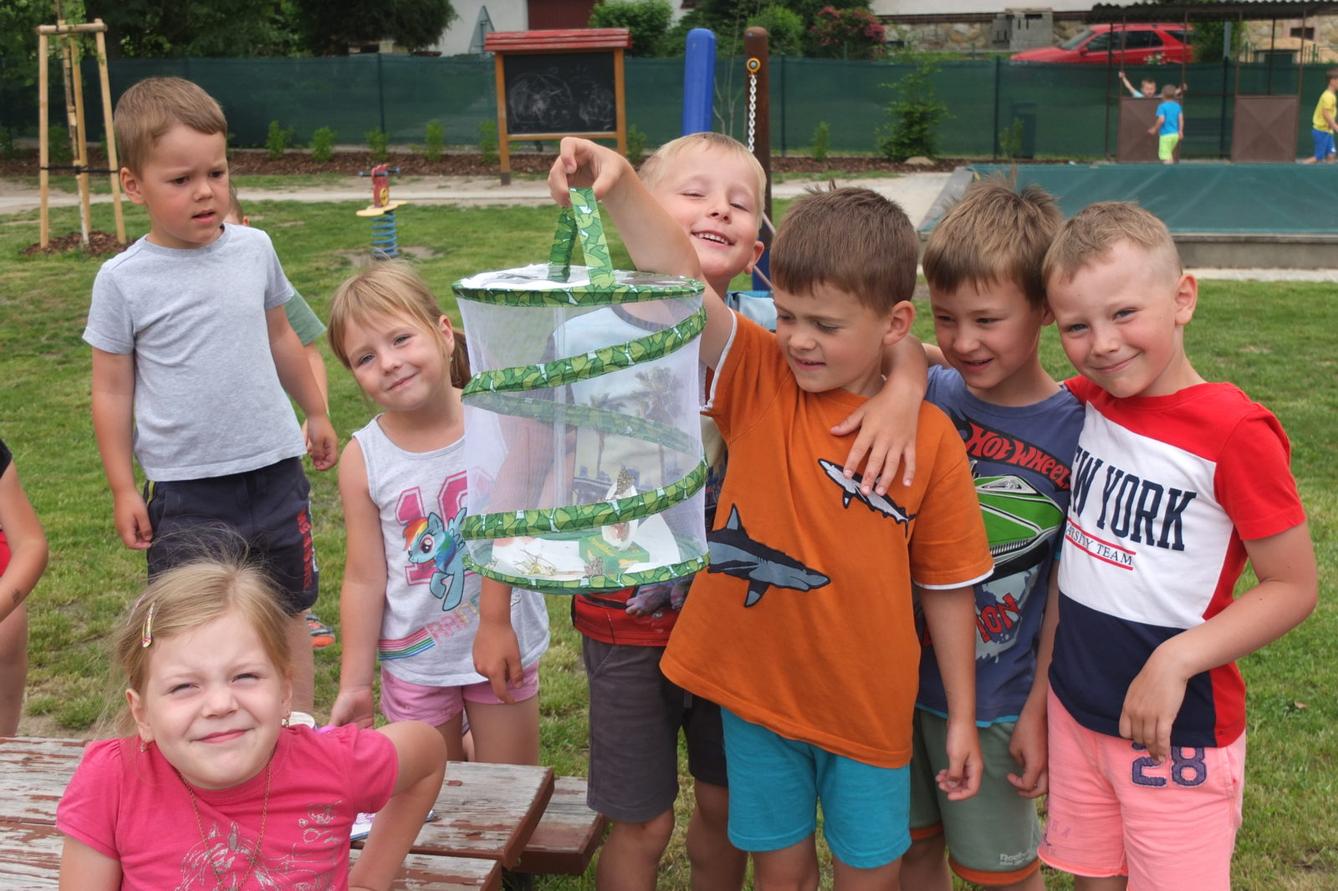 Kouzlo-přeměna housenek v kukly a vypouštění motýlků - 6
