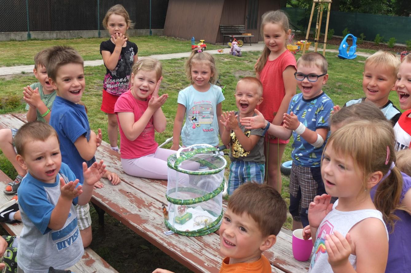 Kouzlo-přeměna housenek v kukly a vypouštění motýlků - 15