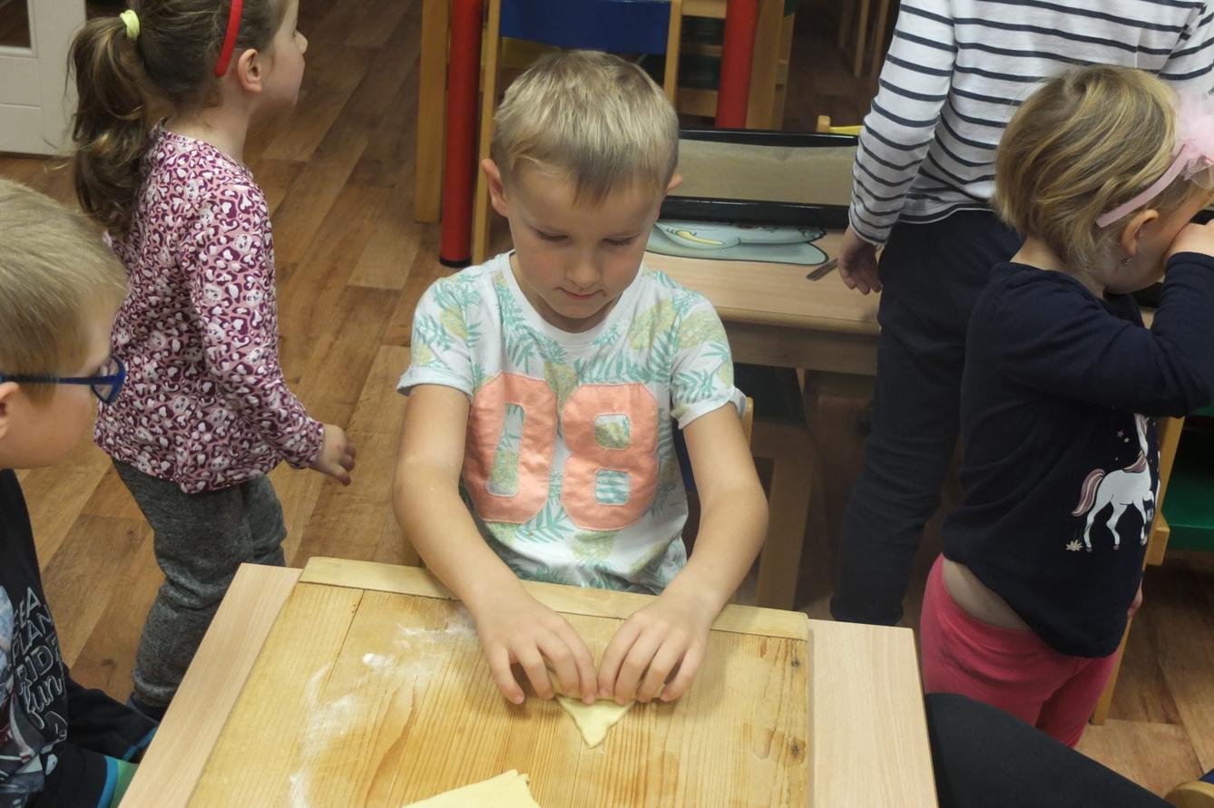 PEČENÍ SVATOMARTINSKÝCH ROHLÍČKŮ - 4